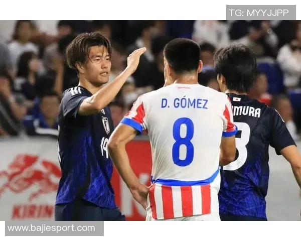 日本队迅速追平比分小川航基远射助攻巴拉圭门将失误入网